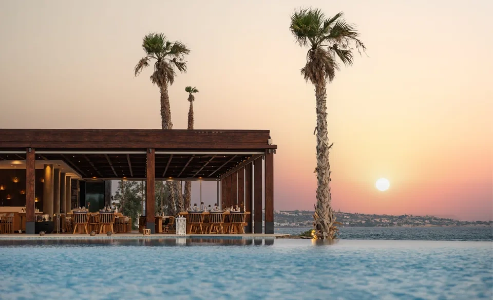 Dining beside the sunset · Nana Princess