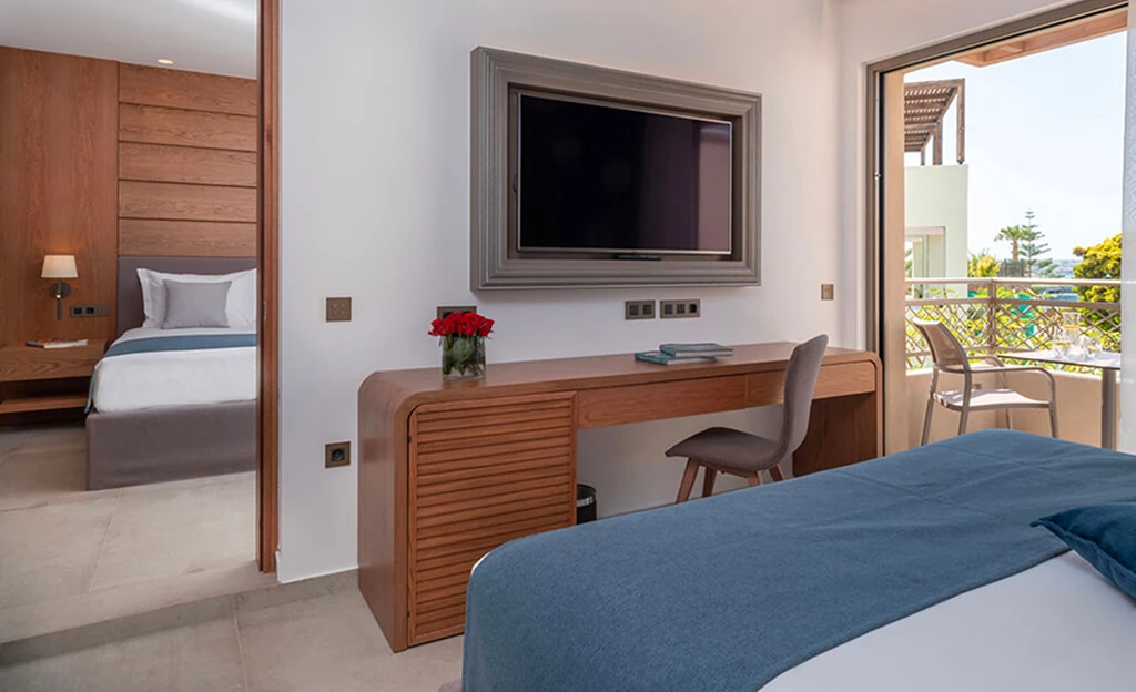 Prestige Suite 2 Bedrooms Sharing Pool · Nana Royal